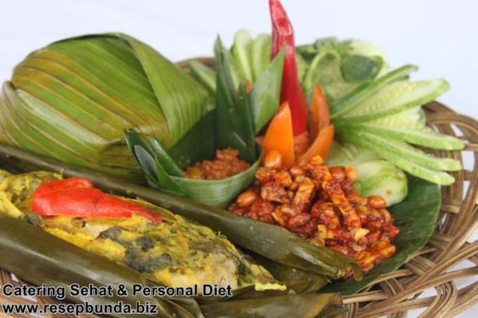 Catering nasi Box dengan Menu Pepes Ayam Kemangi dari Catering Bandung Resep Bunda