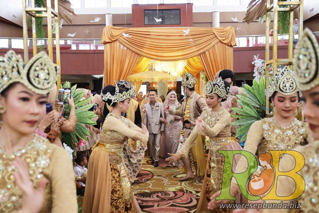 Rangkaian Adat